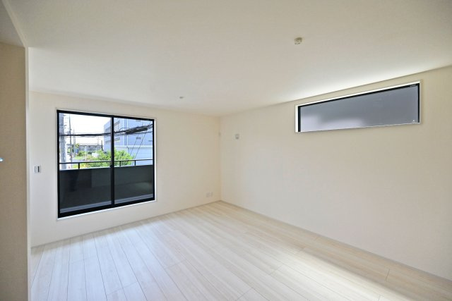 リーブルガーデン藤ノ木3丁目新築一戸建て│2SLDK+駐車1台可の居間・リビング|2階LDKは16帖でゆとりある広さです。 インテリア配置に困らない間取り設計に加え、お子様のいる世帯に必要な部屋数を備えた物件です。
