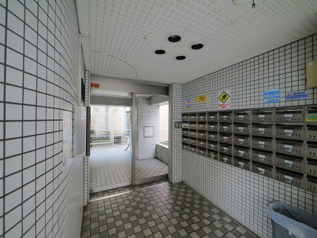 GRANDSTEADY奈良三条のエントランス|オートロック付きで安心ですね
