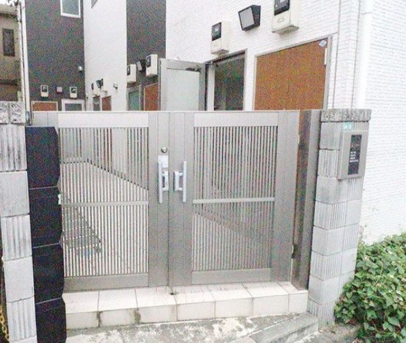 サークルハウス西川口のエントランス