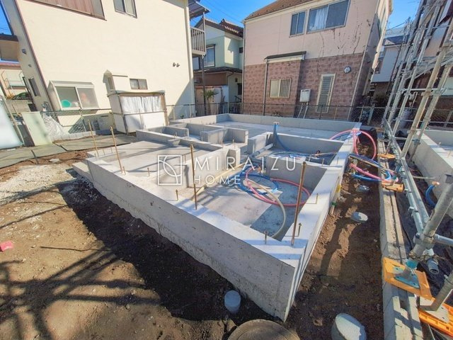【外観】 | 青く澄み渡った綺麗な空と、陽の光をたっぷりと受ける、そんな新築住宅で新生活をスタートしてみませんか？見学・ご相談等、ミライズホーム(株)までお気軽にご連絡下さい♪
