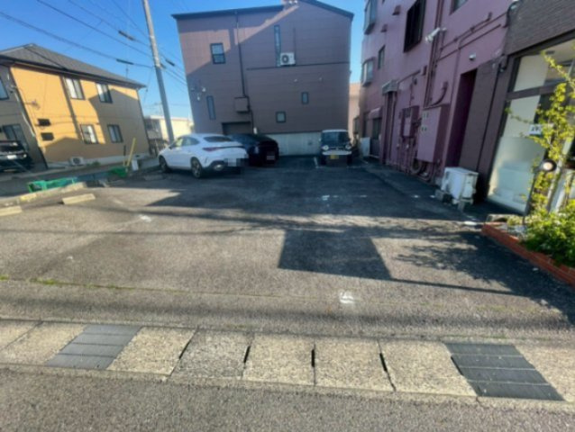 HAL井上ビルの駐車場