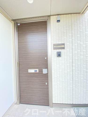 シャーメゾン郡家 C棟の玄関