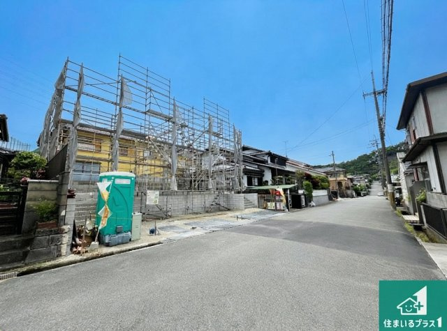 大津市稲葉台　第3期　新築一戸建ての前面道路含む現地写真|周辺は落ち着いた街並みの住宅地！子育てがしやすい住環境です！まだ未完成ですが、現地でしかわからない事もございます。是非一度ご覧ください。