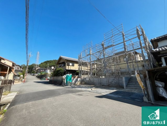 大津市稲葉台　第3期　新築一戸建ての前面道路含む現地写真|周辺は落ち着いた街並みの住宅地！子育てがしやすい住環境です！まだ未完成ですが、現地でしかわからない事もございます。是非一度ご覧ください。
