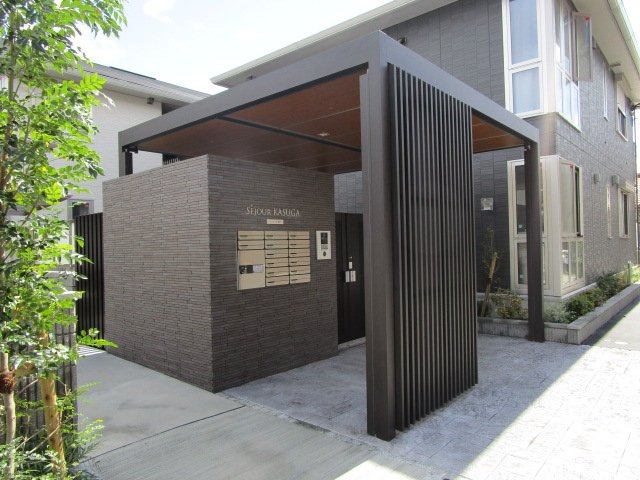 セジュール春日のエントランス