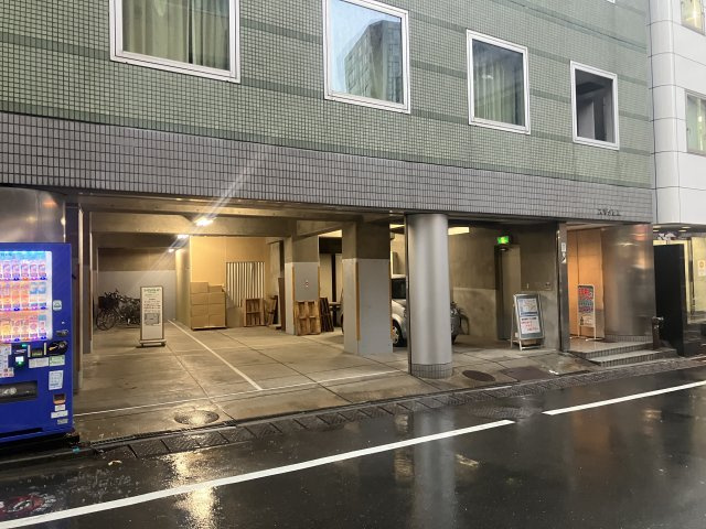 スギタビルのエントランス