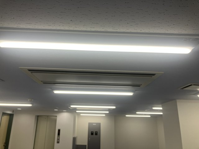スギタビルのエントランス