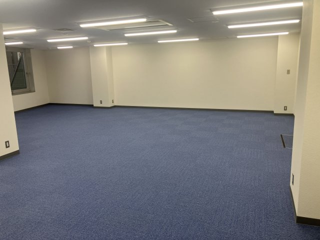 スギタビルの内装