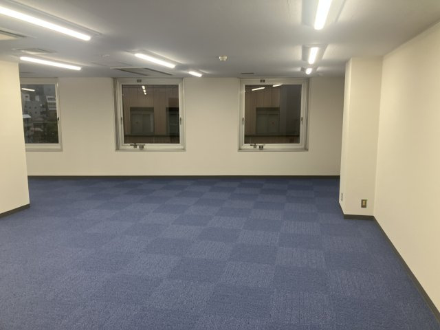 スギタビルの内装
