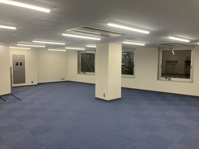 スギタビルの内装