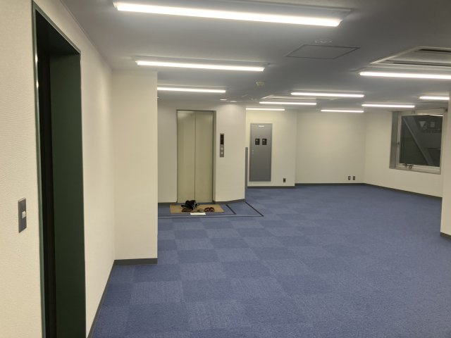 スギタビルの内装