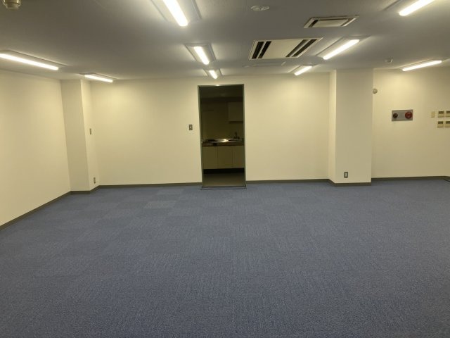 スギタビルのロビー