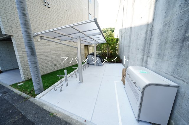 【その他共用部分】 | タカミエム | 駐輪スペースになります