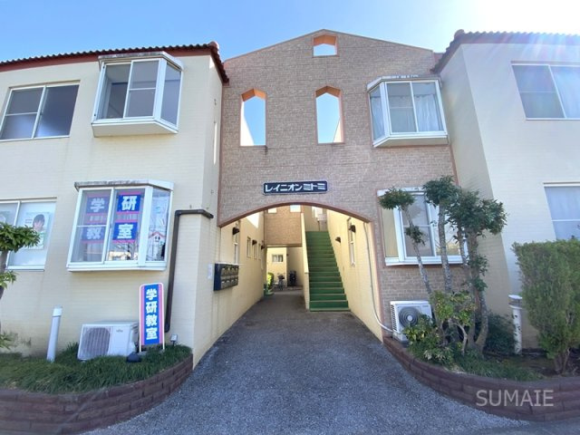 レイニオンミトミのエントランス|洋風デザイン！