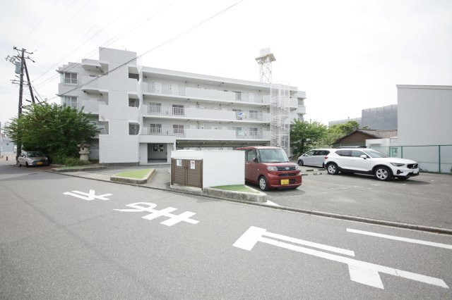 新舞子シーサイドマンションの駐車場