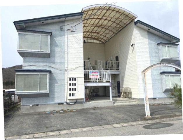 遠野市早瀬町３丁目のアパートの外観