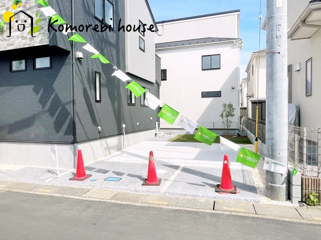 北本市中丸7丁目　新築一戸建て　ブルーミングガーデン　01の駐車場|26.7.11　撮影済み