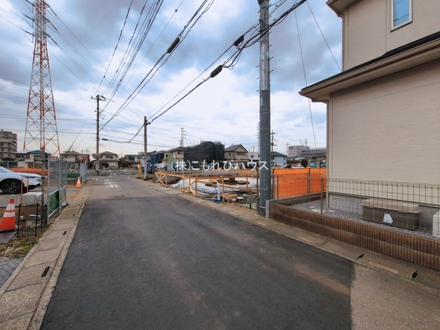 北本市中丸7丁目　新築一戸建て　ブルーミングガーデン　01の前面道路含む現地写真|撮影：'26/03/18