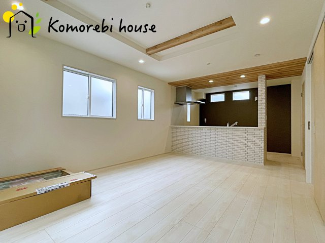 北本市中丸7丁目　新築一戸建て　ブルーミングガーデン　01の居間・リビング|26.6.22　撮影済み