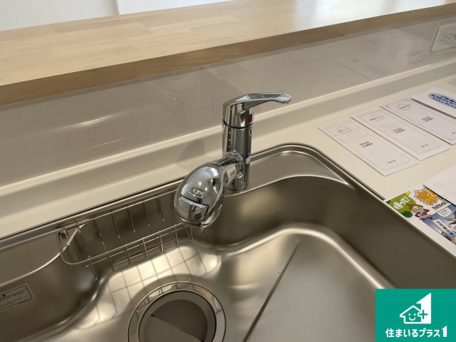 大津市稲葉台　第3期　新築一戸建ての設備|浄水器を内蔵！炊飯時、お茶を作る時に安心してお水を使えます！お湯と冷水、浄水と原水、シャワーの切替えもワンタッチです！