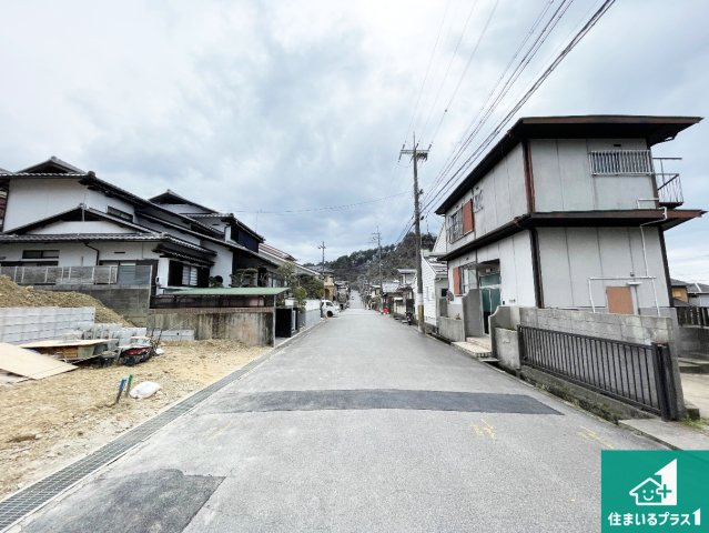 大津市稲葉台　第3期　新築一戸建ての前面道路含む現地写真|周辺は落ち着いた街並みの住宅地！子育てがしやすい住環境です！まだ未完成ですが、現地でしかわからない事もございます。是非一度ご覧ください。