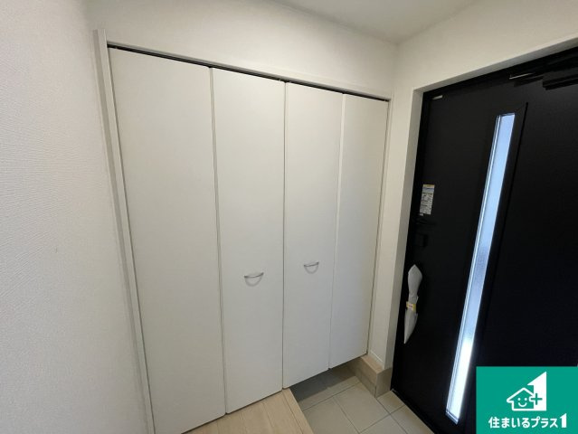 大津市稲葉台　第3期　新築一戸建ての玄関|シューズボックスにはたくさんの靴が収納できるので玄関周りはいつもスッキリ！ご家族が増えても安心！