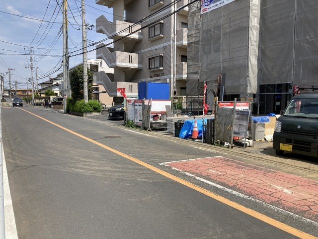 伊奈町寿４丁目　新築分譲住宅全２棟の前面道路含む現地写真