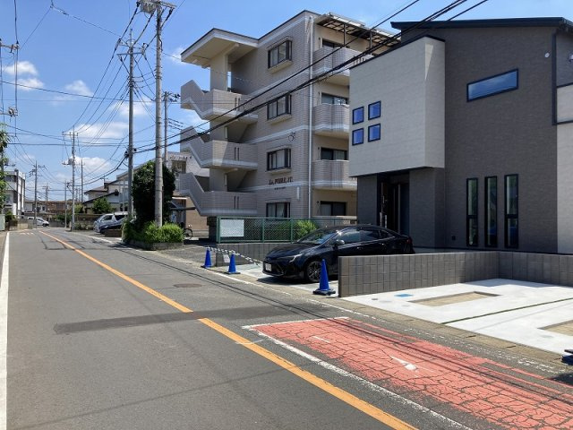 伊奈町寿４丁目　新築分譲住宅全２棟の前面道路含む現地写真