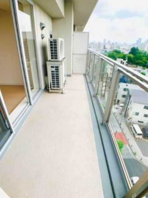 Brilliaist三軒茶屋アイビーテラス　ペット相談　360戸の大型物件　コンシェルジュサービスのバルコニー