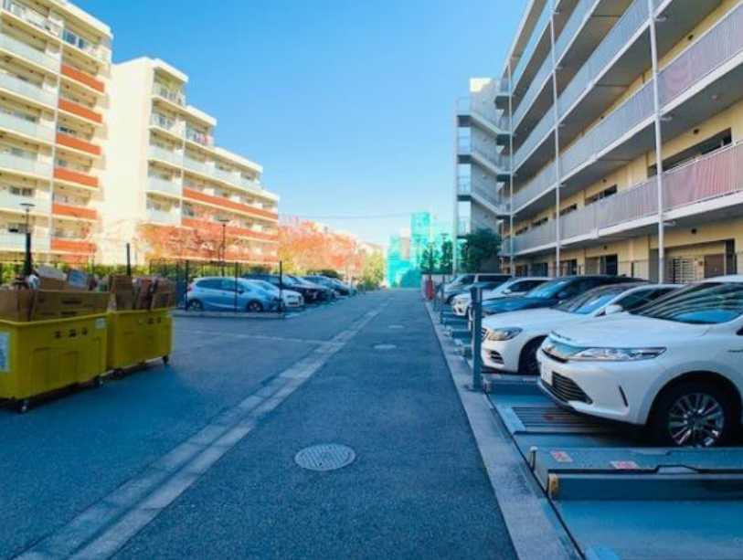 Brilliaist三軒茶屋アイビーテラス　ペット相談　360戸の大型物件　コンシェルジュサービスの駐車場