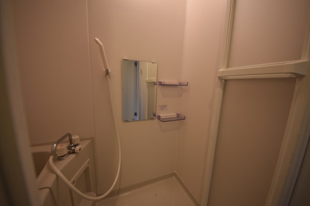 石屋川ロイヤルハイツのシャワールーム
