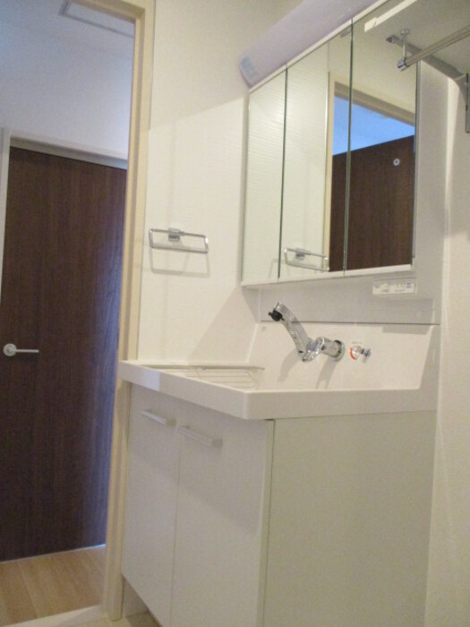 パドレ・ヘップの洗面所|明るい洗面所です