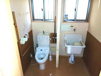 比企郡ときがわ町日影　売介護施設のトイレ|北側トイレ