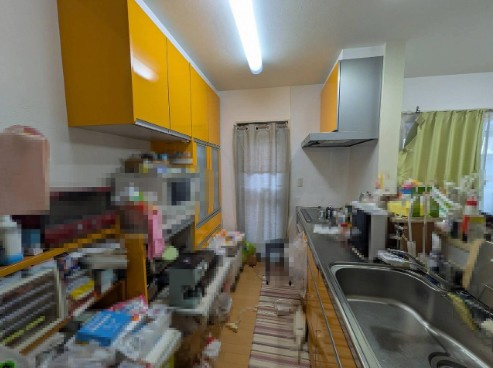 高知市一宮東町2丁目　中古一戸建てのキッチン|イエローカラーがアクセントのキッチン♪