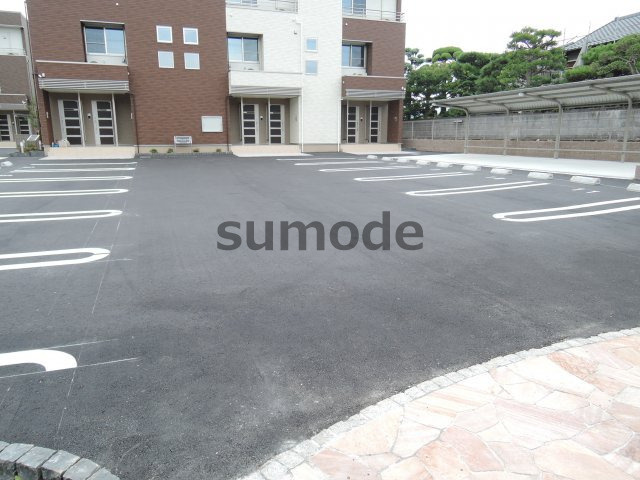 パインルーツⅢの駐車場