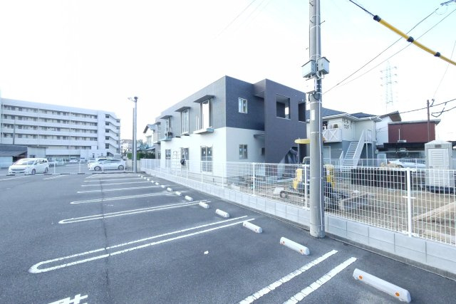 スカイガーデン奥田南の駐車場