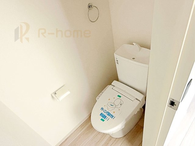 土浦市木田余1期　新築戸建て　3号棟のトイレ|温水洗浄便座付きのトイレ。