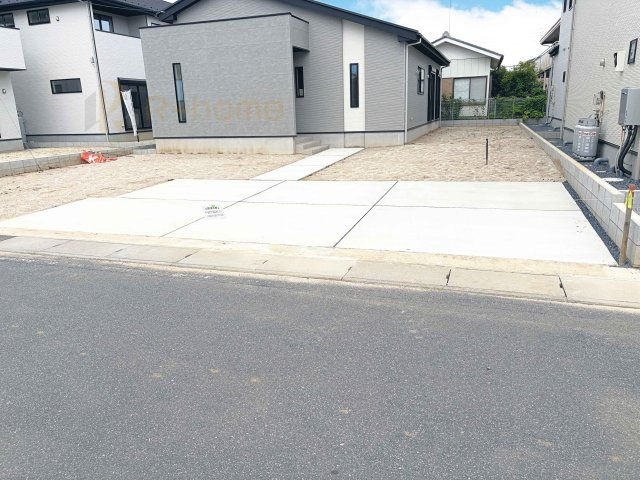 土浦市木田余1期　新築戸建て　3号棟の駐車場|カースペースは2台お停めいただけます♪