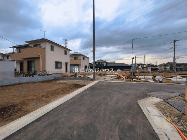 北本市中丸7丁目　新築一戸建て　ブルーミングガーデン　02の前面道路含む現地写真|撮影：'26/03/18