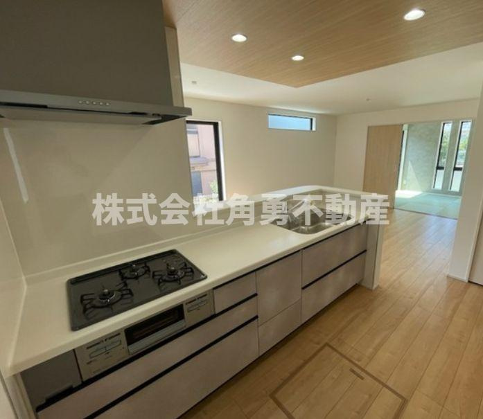 伊勢原市岡崎2期　新築一戸建て　1号棟の内観：施工例|《施工例》キッチン