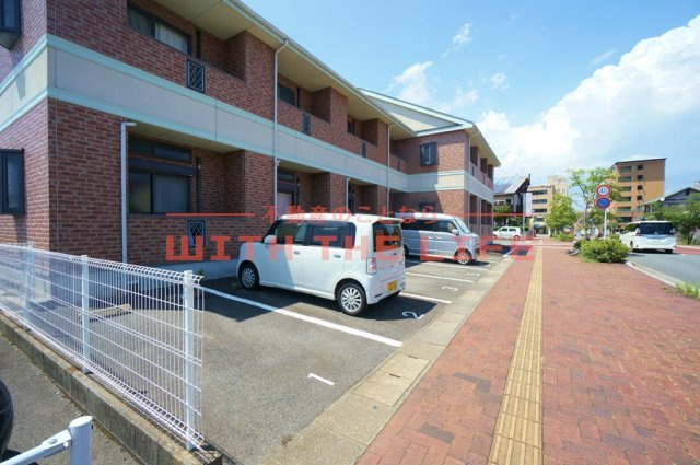 ブリランテ金丸小路【キャッシュバック対象】の駐車場|駐車場に車を止められます