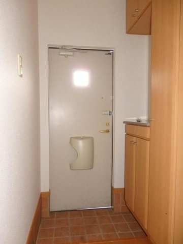 ダンデライオンＣの玄関