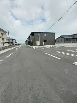 【駐車場】 | メゾン・カイティスⅠ | 駐車場があるので、車を買う予定の方も安心です