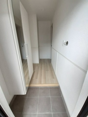 【玄関】 | メゾン・カイティスⅠ | 収納もある玄関です