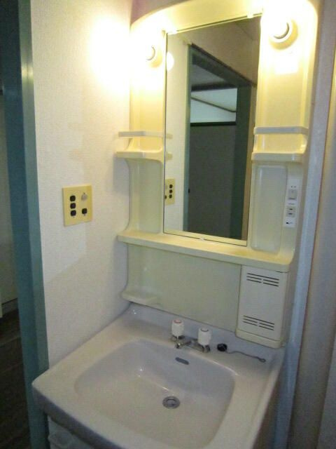 川口市新井町の賃貸マンションの洗面所