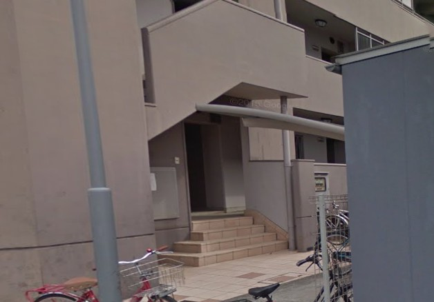 川口市新井町の賃貸マンションのエントランス