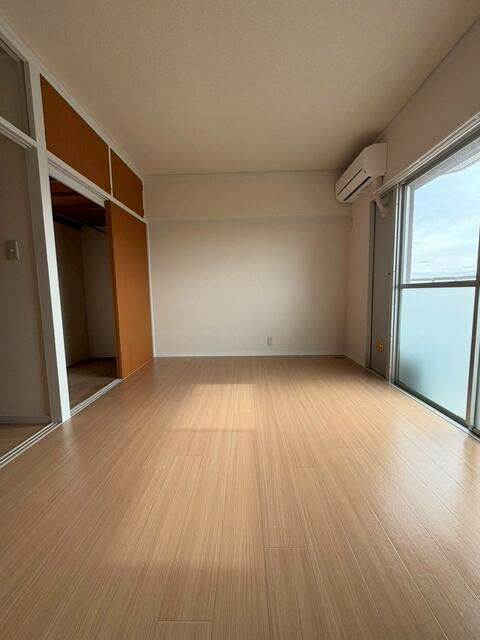 川口市新井町の賃貸マンションの居間・リビング
