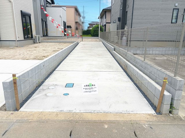 土浦市木田余1期　新築戸建て　5号棟の駐車場|カースペースは2台お停めいただけます♪