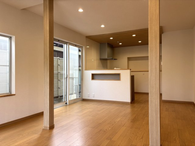 新潟市西区五十嵐一の町の居間・リビング
