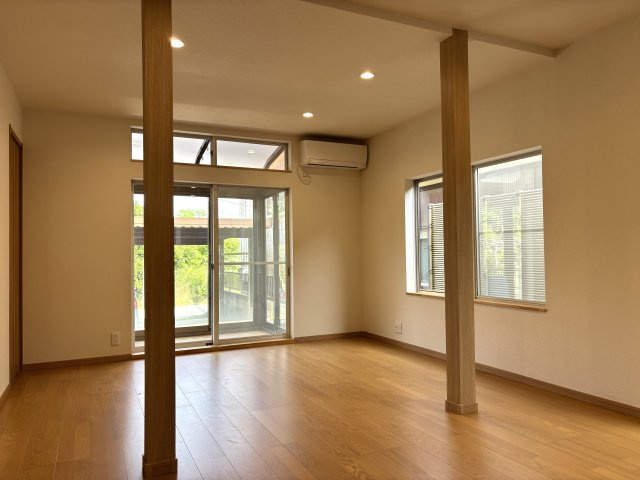 新潟市西区五十嵐一の町の居間・リビング